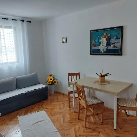 Prenociste Biki Apartment Stari Banovci
